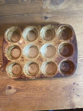 Pampered Chef Family Heritage stoneware classics collection 12 count Muffin dish